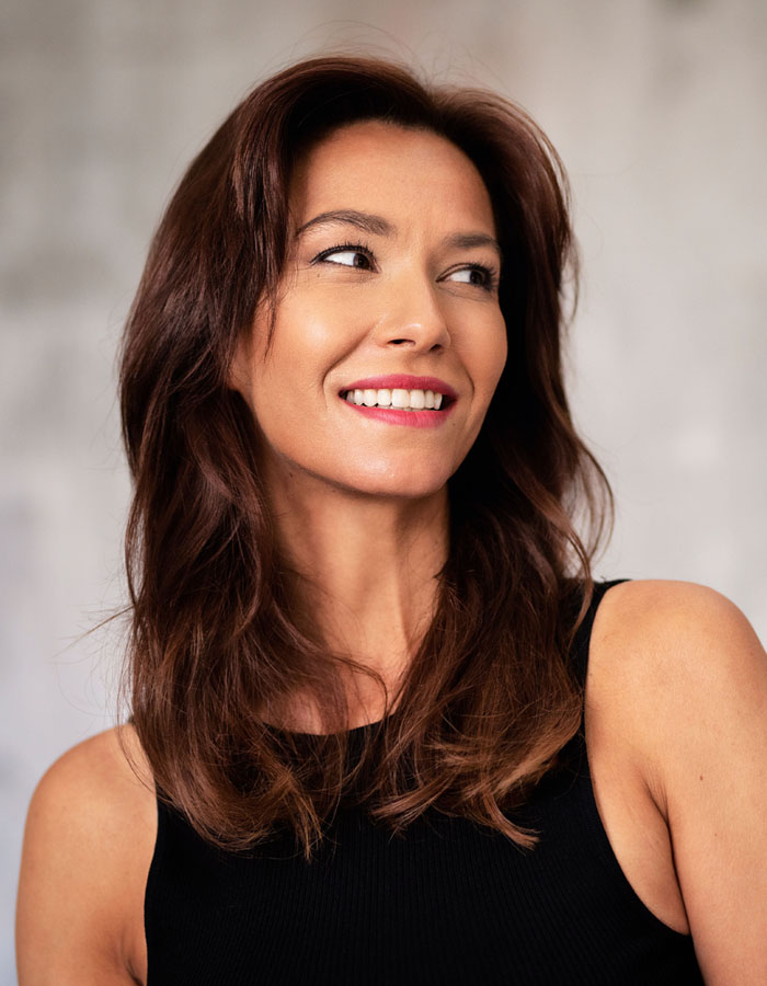 Brunette woman looking to the side